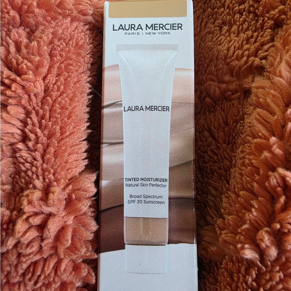 laura mercier Tinted Moisturizer in Beige